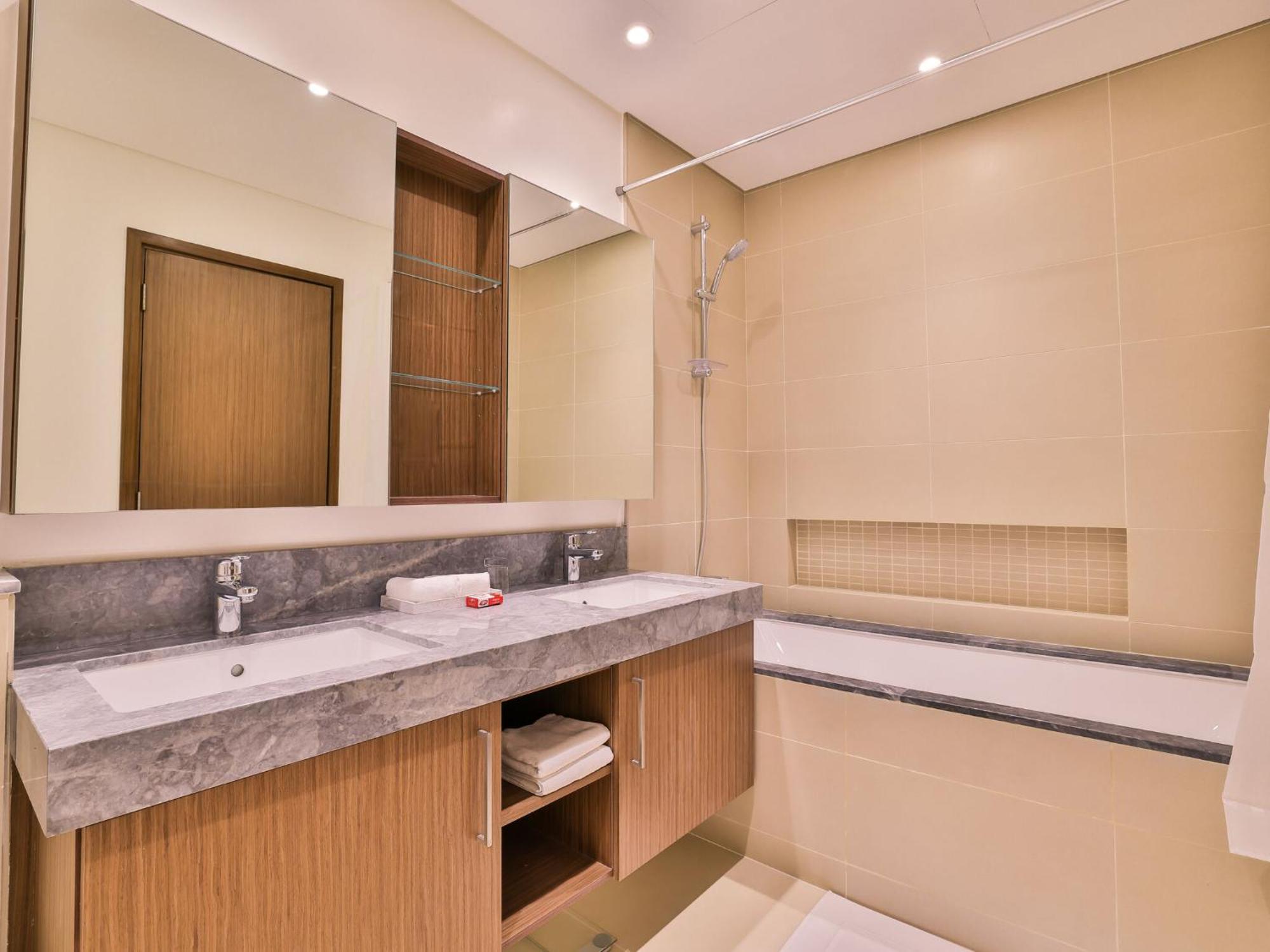 Luxurious Apartments Dubai Marina Views Pool Gym By Sojo Stay Exterior foto