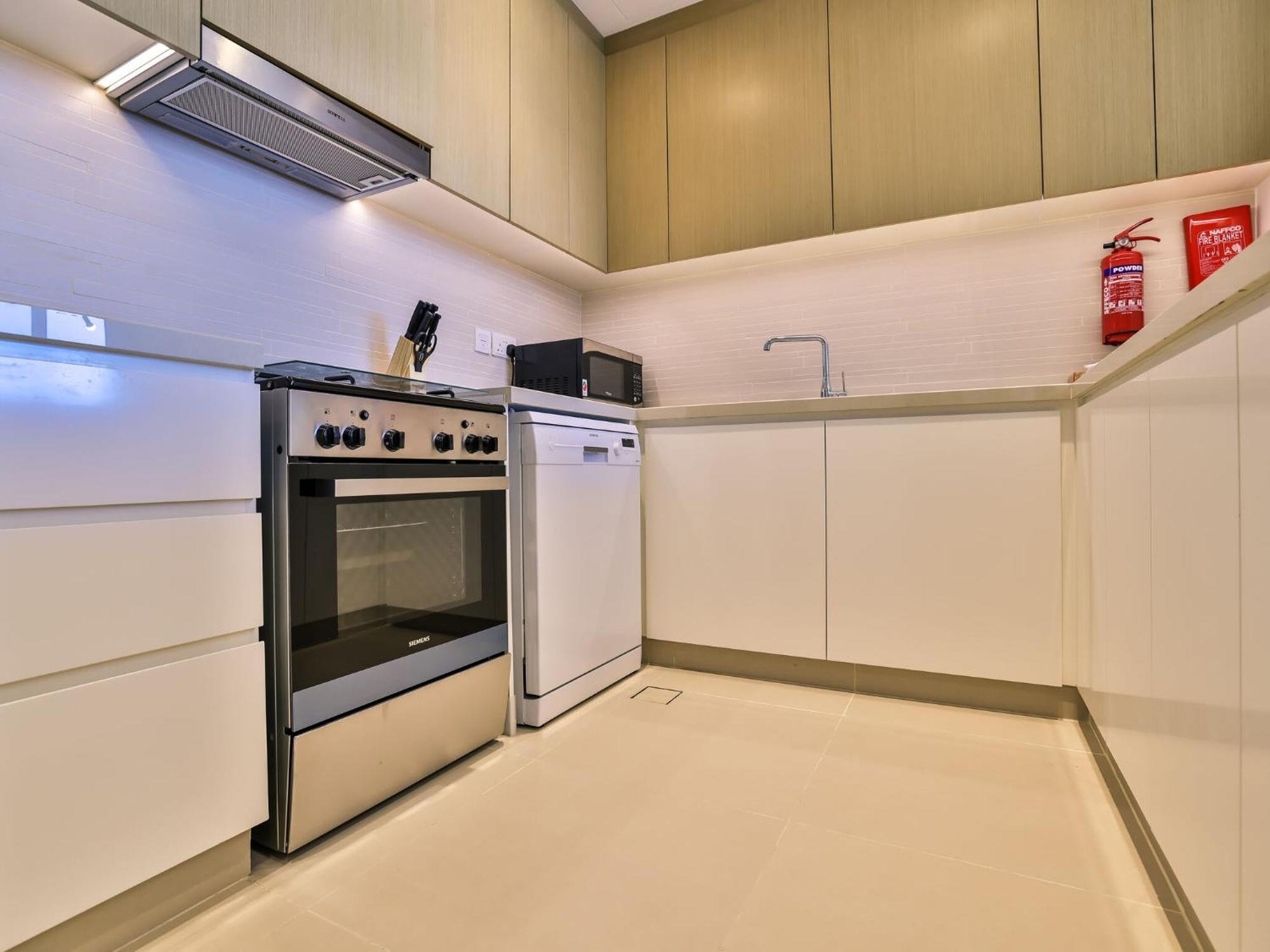 Luxurious Apartments Dubai Marina Views Pool Gym By Sojo Stay Exterior foto